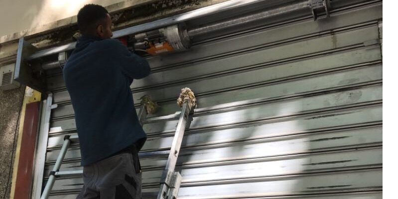 ajout de moteur de rideau de fer à Paris 7