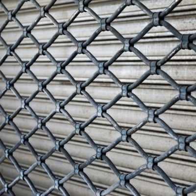 grille metallique à tubes ondulées