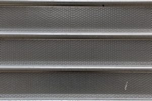 rideau meallique à lames micro perforées