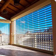 rideau metallique sur mesure a lames transparentes
