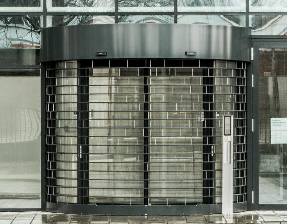rideau metallique incurvé sur mesure