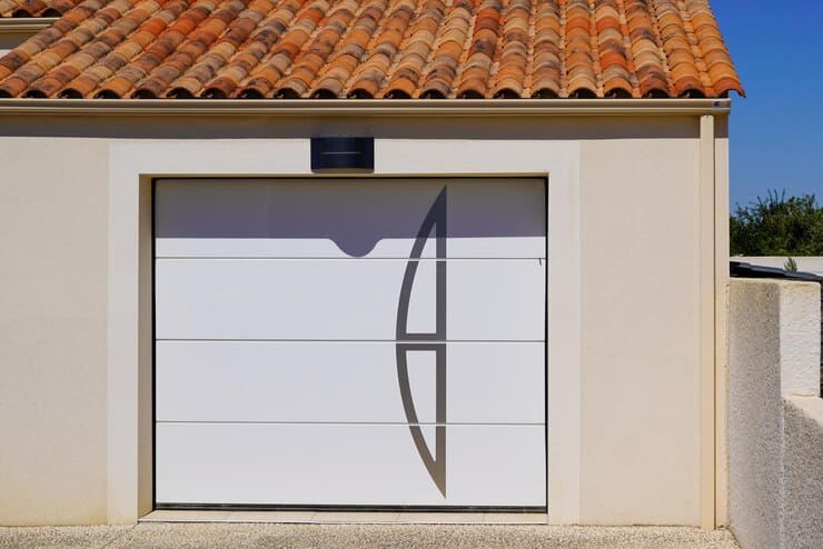 poser une porte de garage sectionnelle