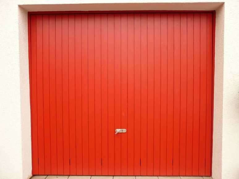 Image Comment changer le barillet de porte de garage basculante ?
