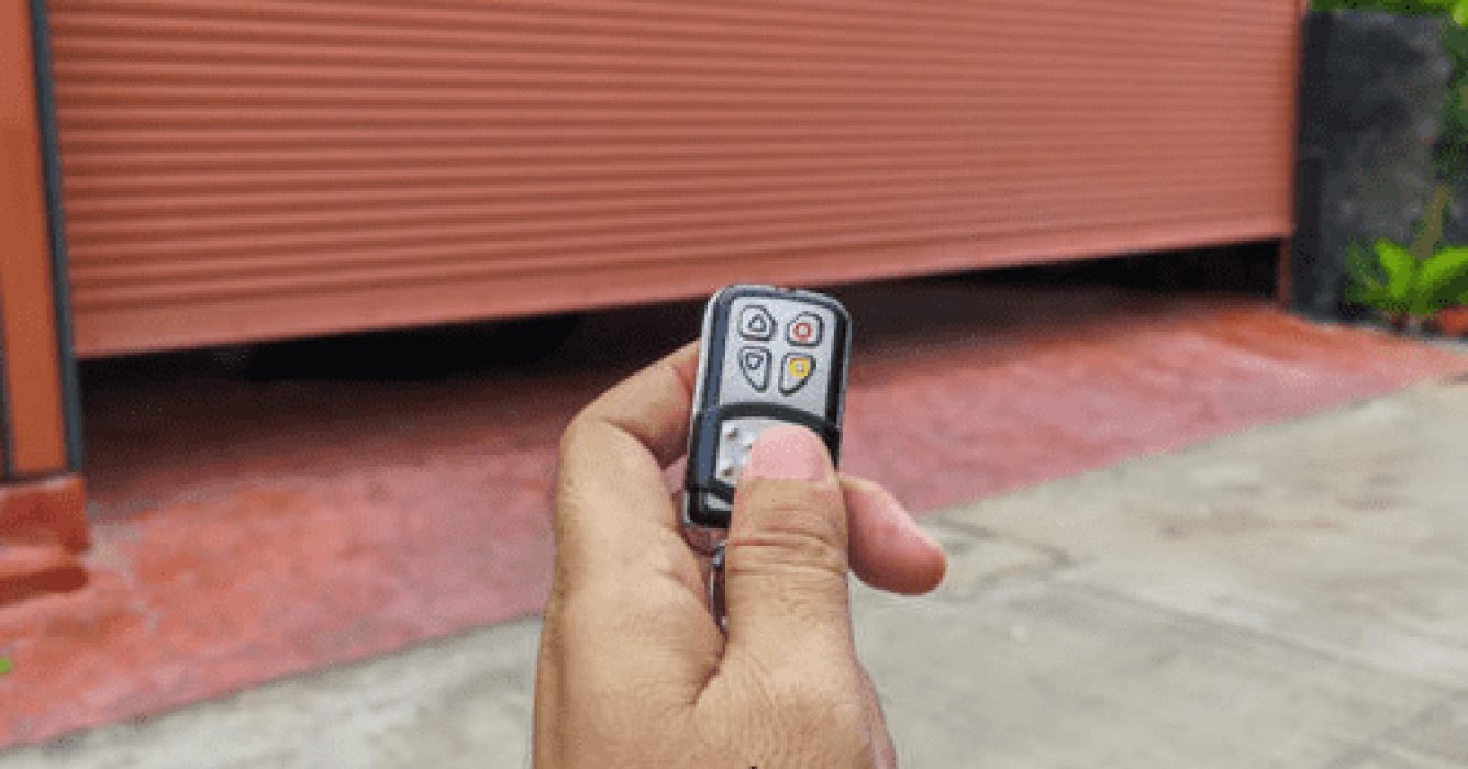 Image Comment ouvrir un portail et une porte de garage avec la même télécommande ?