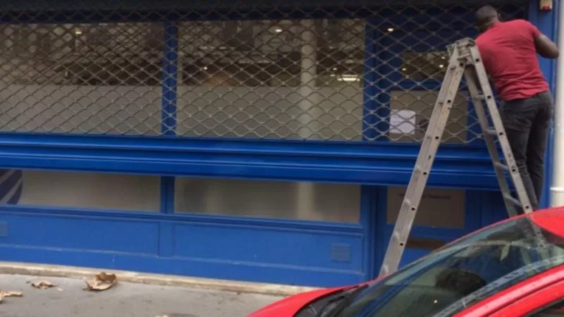 installation-rideau-metallique-boutique installation de grille metallique Antony