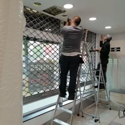 Pose d'un rideau métallique Pose d'un rideau métallique