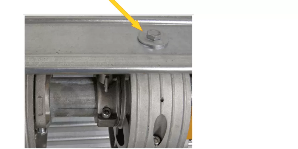 Vérification du serrage des vis de maintien de la lame moteur. Vérification du serrage des vis de maintien de la lame moteur.