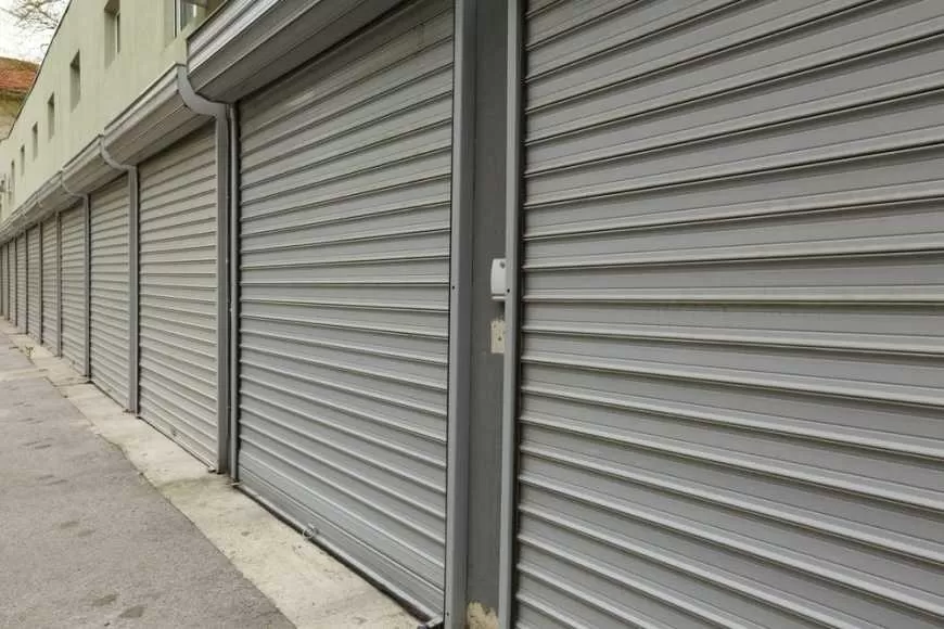 Image Comment graisser un rideau métallique ?