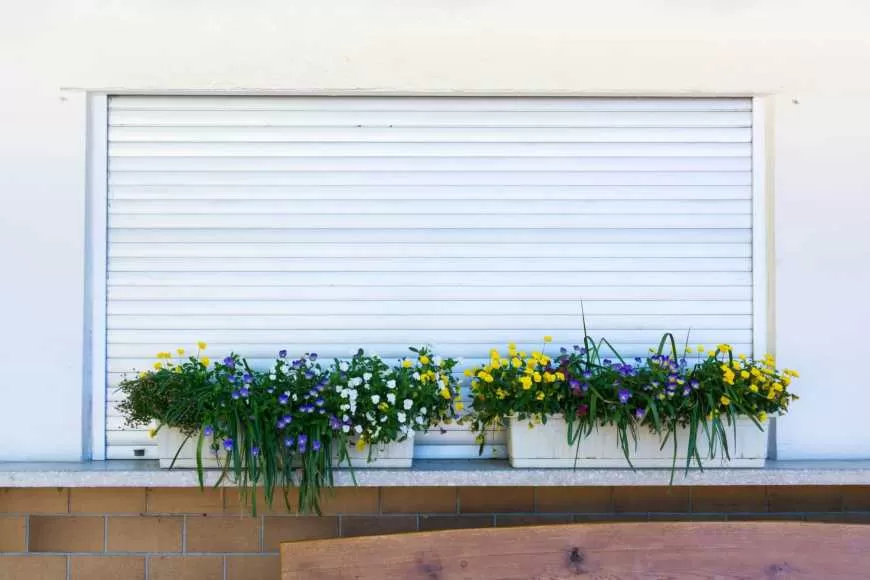 Image Un volet roulant bloqué dans le caisson : Que faire ?