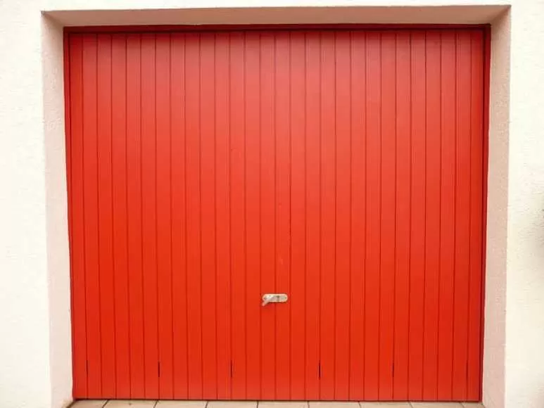 Image Comment changer le barillet de porte de garage basculante ?