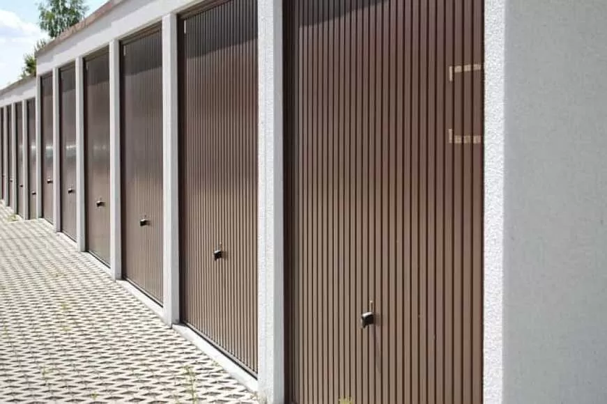 Image Comment ouvrir une porte garage basculante bloquée ?
