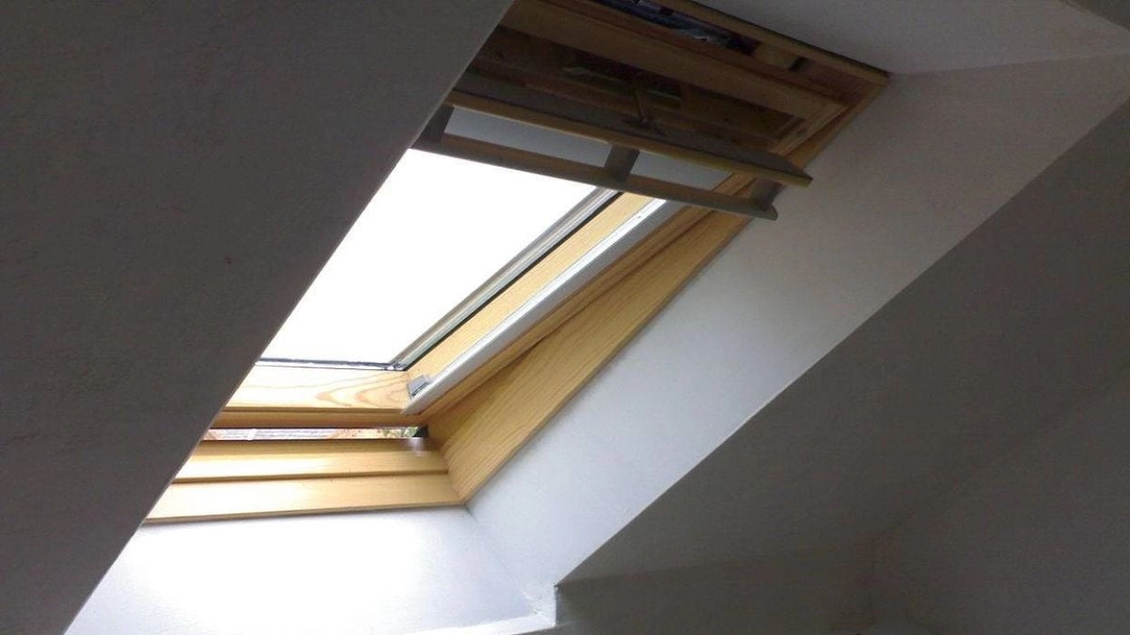 Image Comment démonter un store velux ?