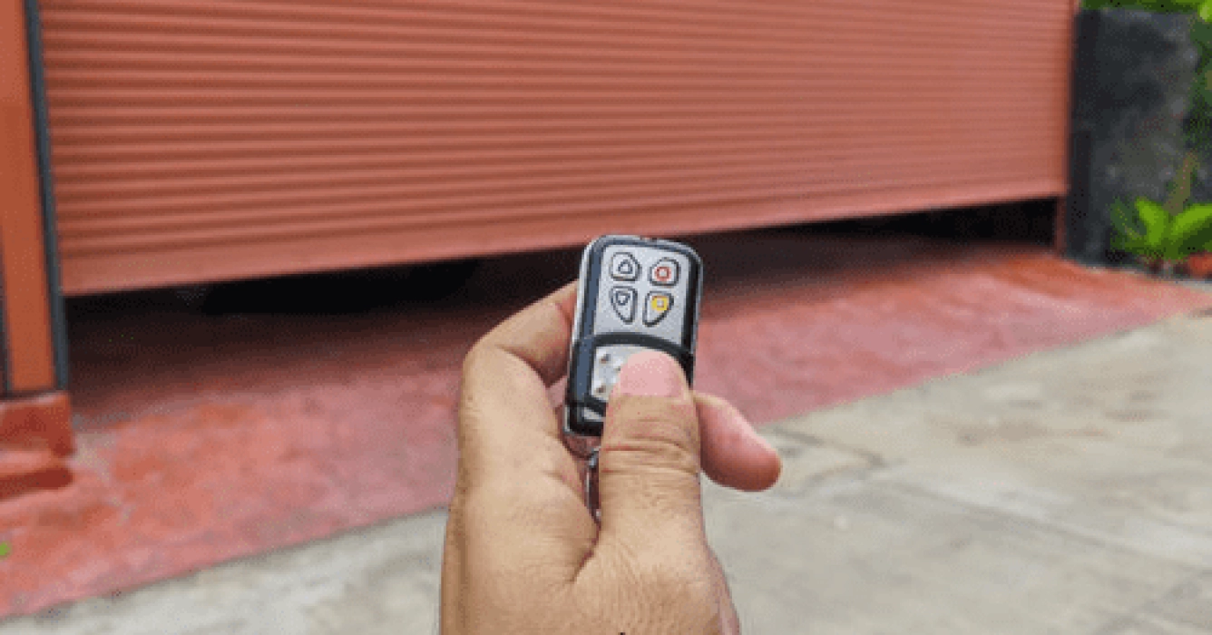Image Comment ouvrir un portail et une porte de garage avec la même télécommande ?