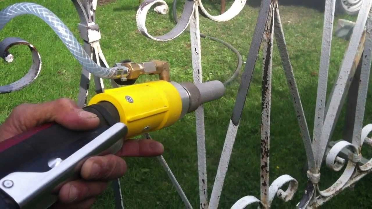Image Comment poncer un portail en fer forgé ?