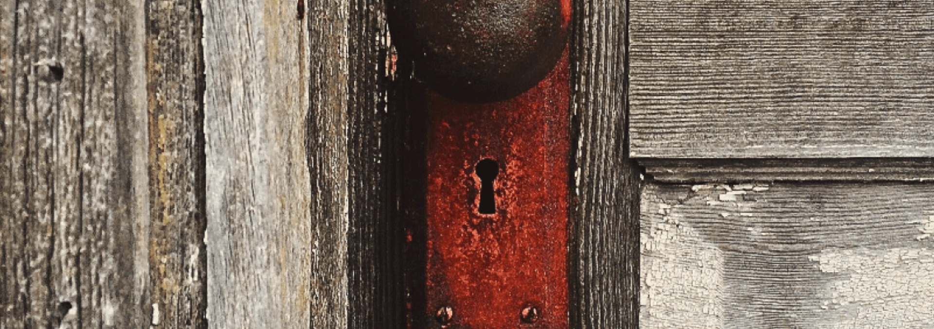 Image Comment ouvrir une ancienne serrure de porte sans clé ?