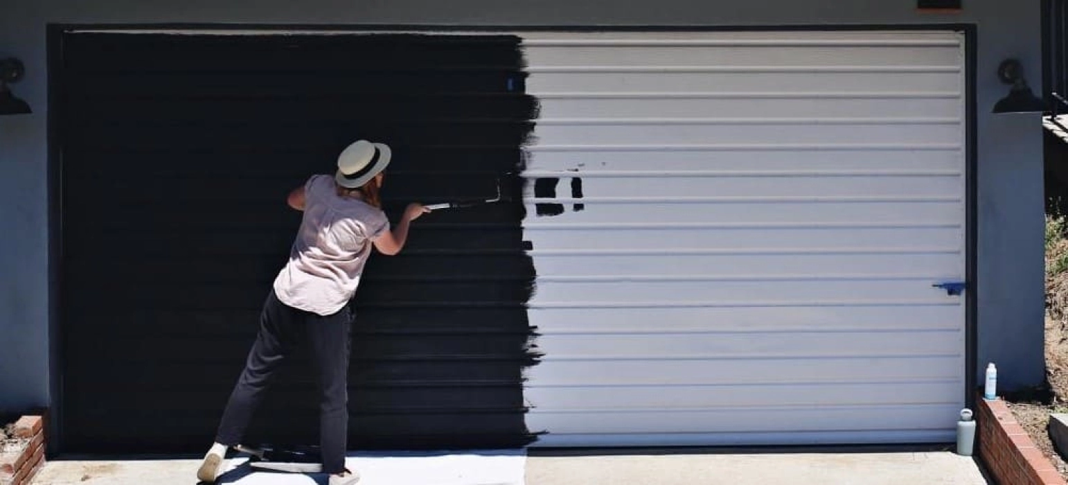 Image Comment peindre une porte de garage ?