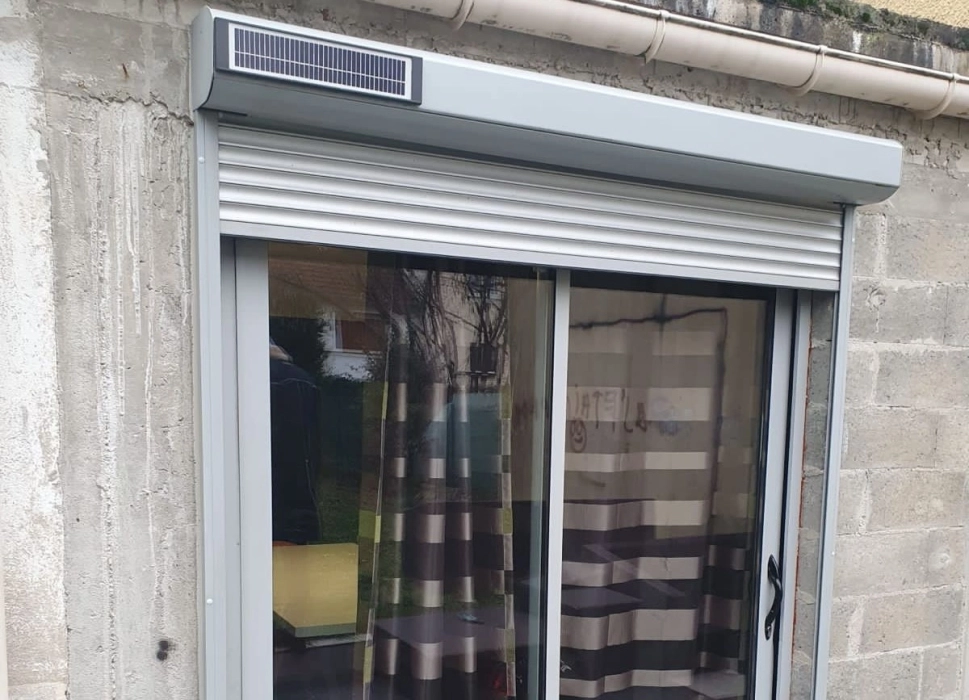 Image Comment fonctionne un volet roulant solaire ?